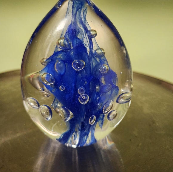 Beautiful Large Blue Paperweight with Bubbles in GUC - Picture 2 of 6